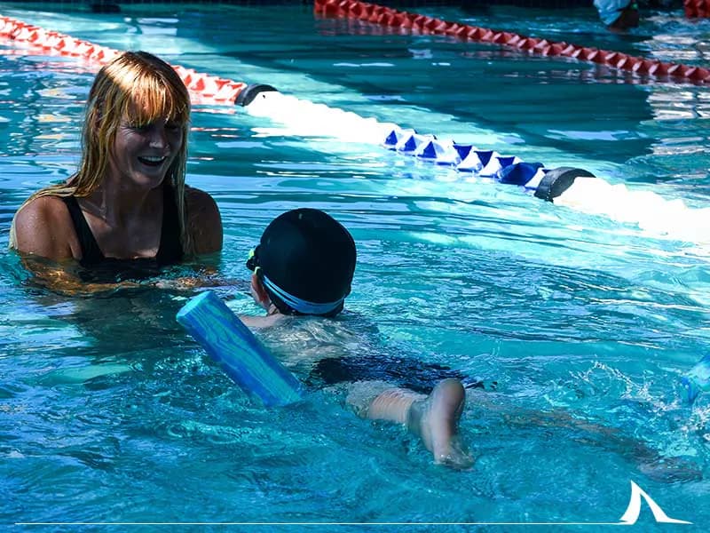 LEARN TO SWIM & STROKE (AGE 3 & OVER)